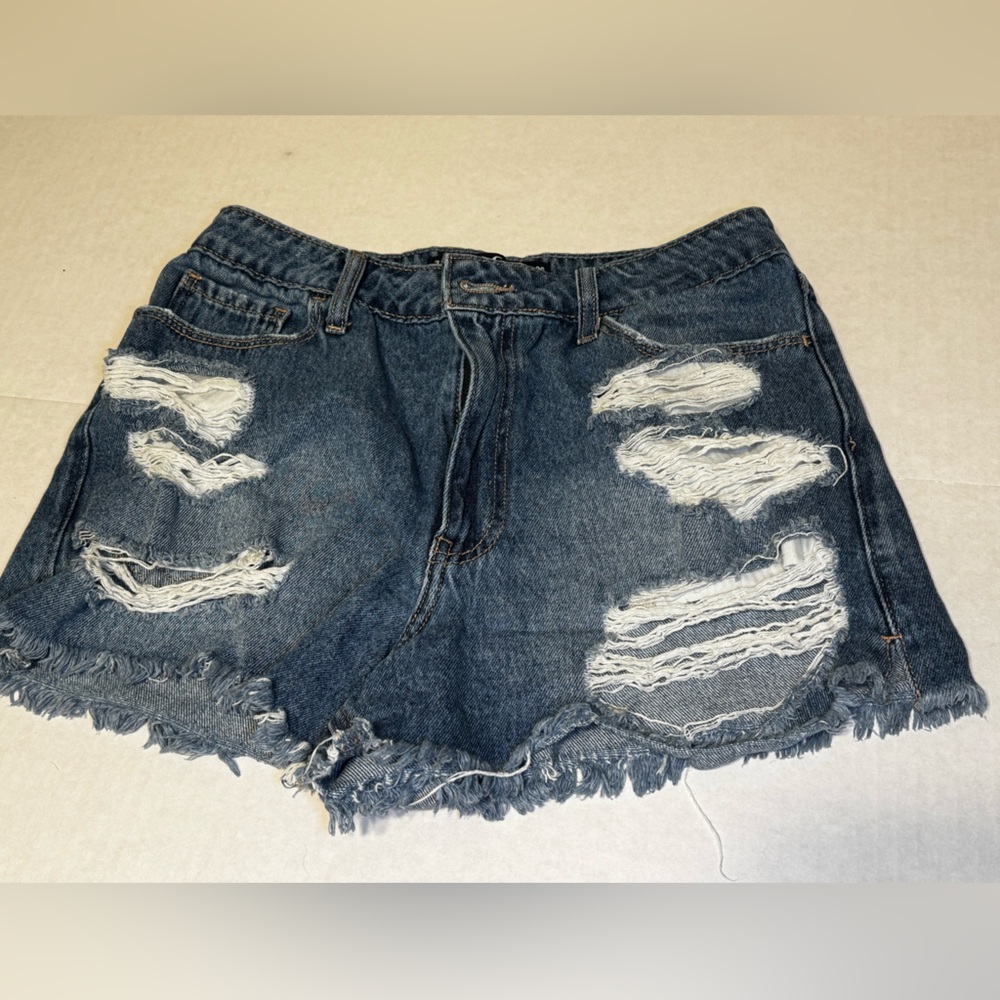 Hollister Ultra High-Rise Vintage Mom Shorts 3” Sz 7 W28 Distressed Medium Wash